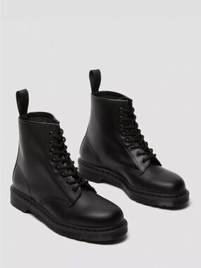 Dr. Martens 1460 MONO
Smooth Leather Lace Up Boots Black 5US, 36EU